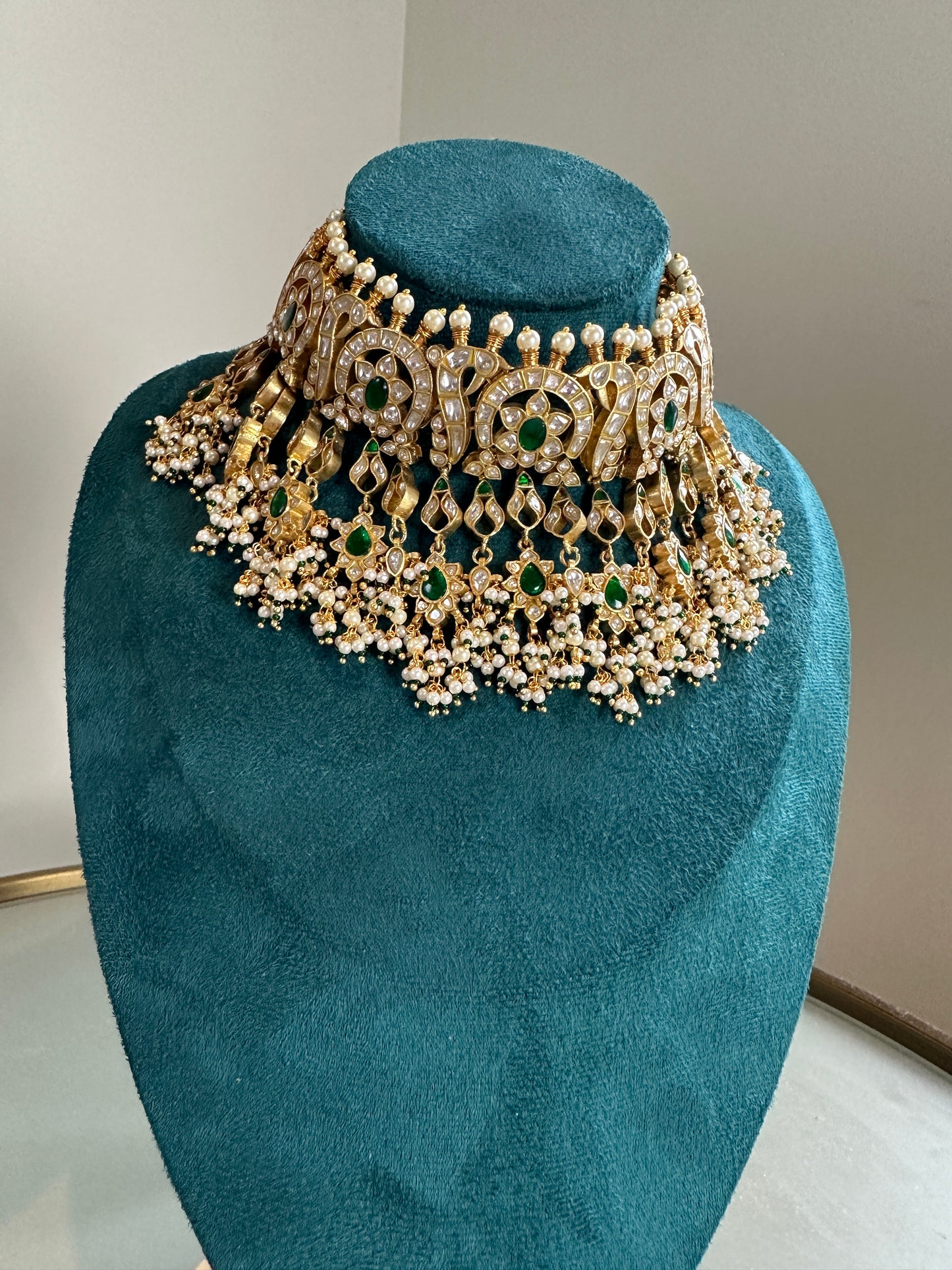 KUNDAN CHOKAR SET( WITH JHUMKAS)
